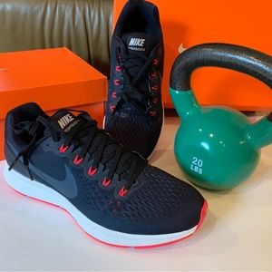 NEW Nike Air Zoom Pegasus 34. Size 10.
